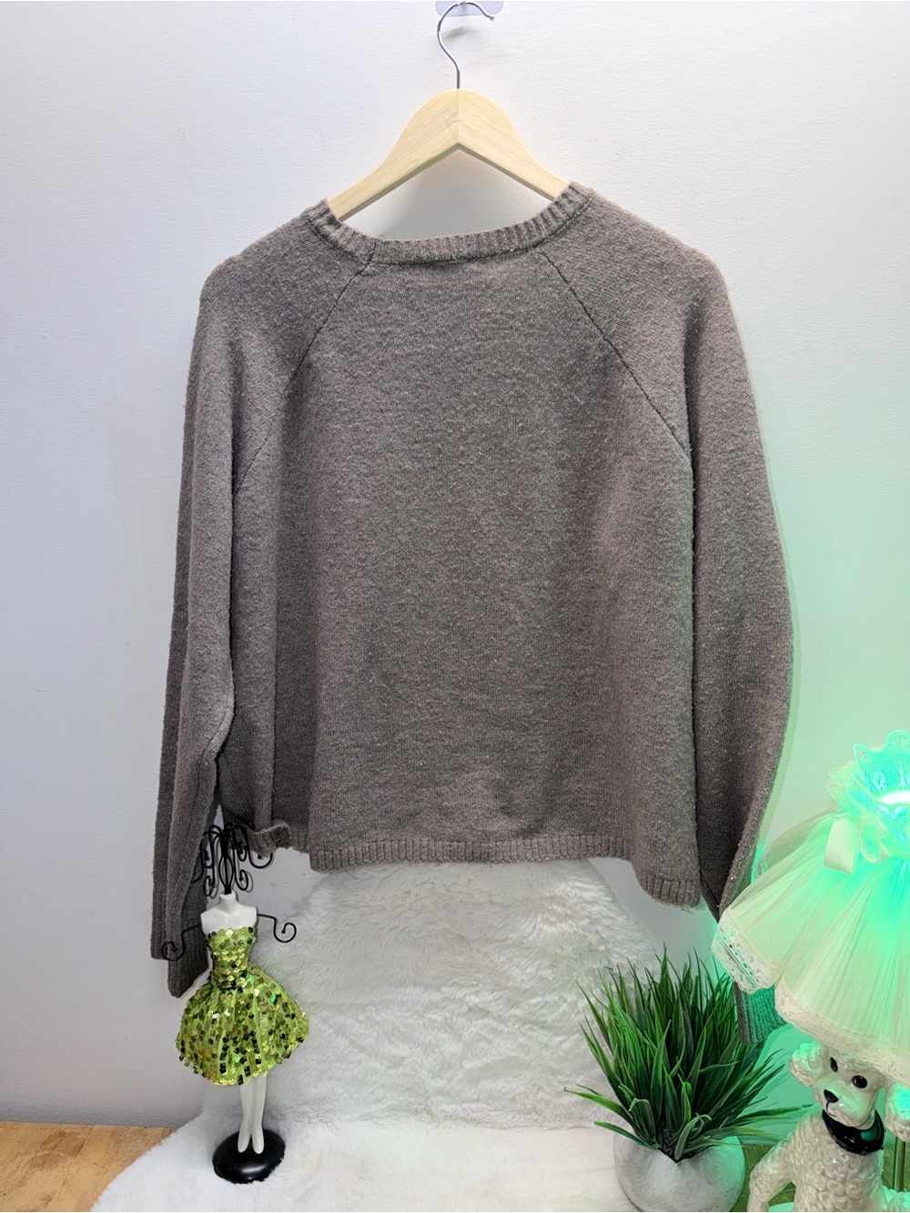 XL Cozy Bear Knit Sweater - Taupe with Navy Accent 🐻 - Picture 4 of 6